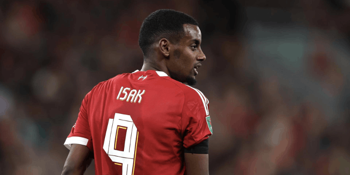 Analisis Taktis, Isak sebagai Deep-Lying Forward dalam Skema Slot